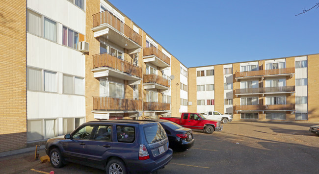 Glengordon Apartments in Edmonton, AB - Building Photo - Building Photo