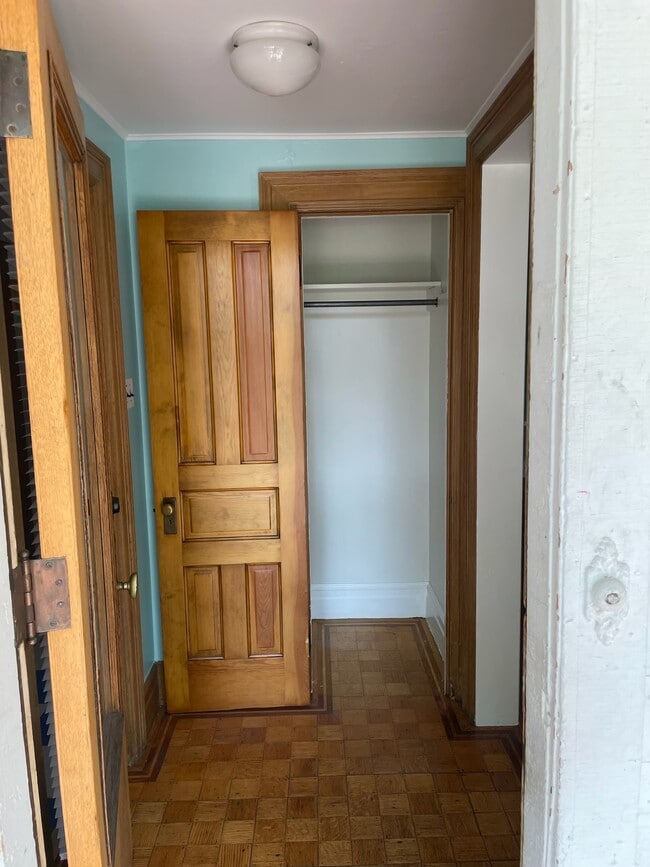 110 Woodward St, Unit Lower Level in Ypsilanti, MI - Foto de edificio - Building Photo