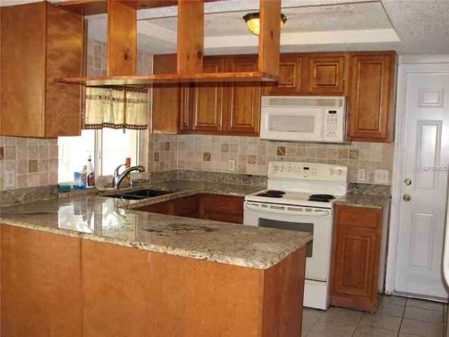 9831 Lamantin Dr in Port Richey, FL - Building Photo - Building Photo