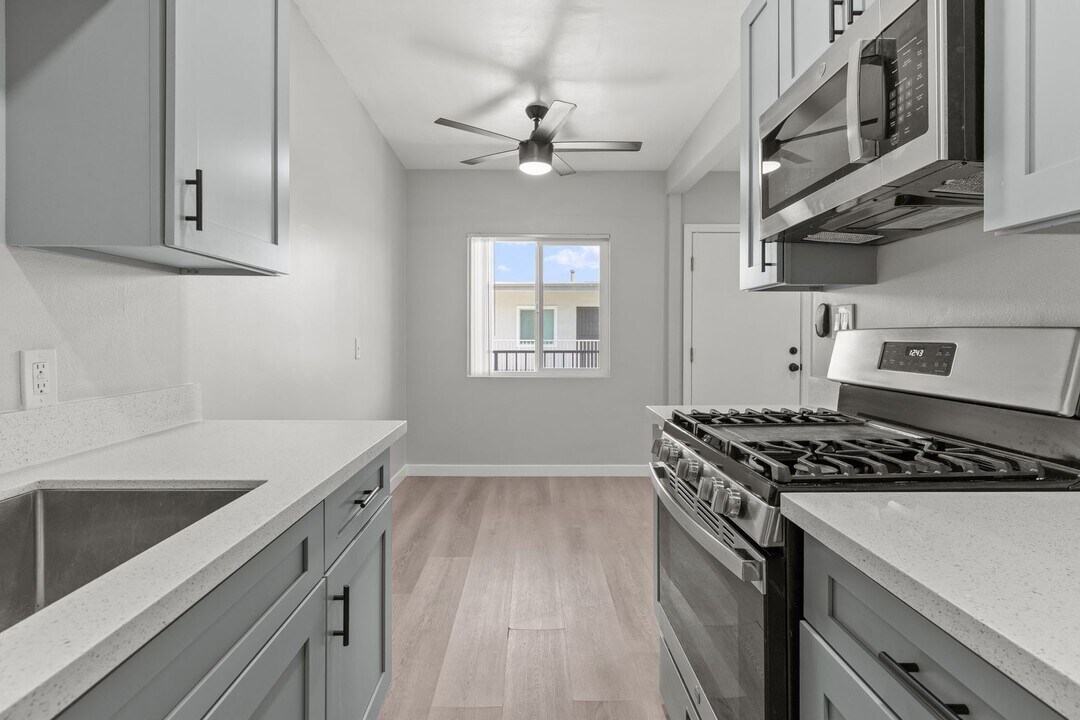 9632 Ball Rd in Anaheim, CA - Building Photo