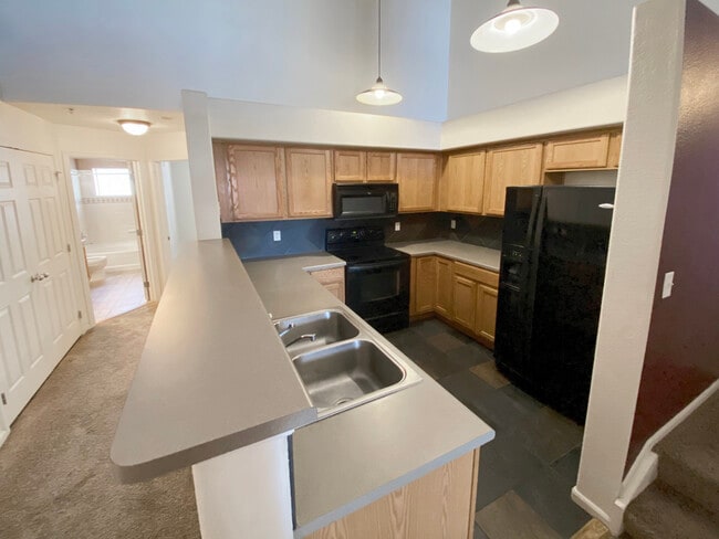 5485 Zephyr St, Unit 201 in Arvada, CO - Foto de edificio - Building Photo