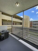 3700 NW 21st St in Lauderdale Lakes, FL - Building Photo - Building Photo