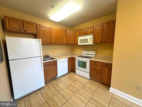 422 W Franklin St, Unit 2B in Baltimore, MD - Building Photo - Building Photo