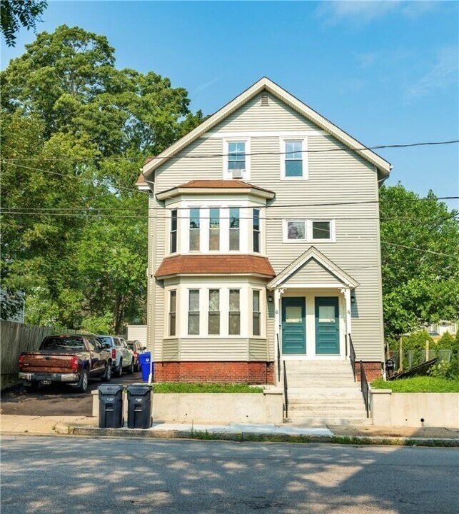 6 Pine St in Pawtucket, RI - Building Photo