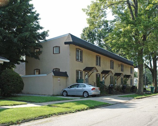 476 Main St in Conneaut, OH - Foto de edificio - Building Photo