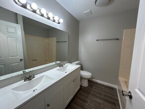 40 Fairway Cv in Jackson, TN - Foto de edificio - Building Photo