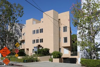 508 S Barrington in Los Angeles, CA - Building Photo - Building Photo