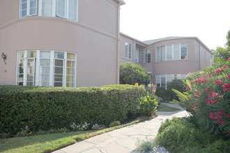 124 S Sweetzer Ave in Los Angeles, CA - Building Photo - Building Photo