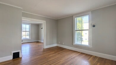 24 Pleasant St in Waterville, ME - Building Photo - Building Photo