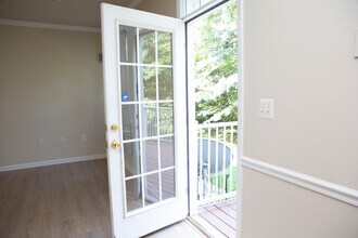 2829 Forest Run Dr in Forestville, MD - Building Photo - Building Photo