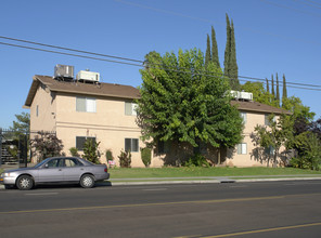 4325 N Chestnut Ave in Fresno, CA - Foto de edificio - Building Photo