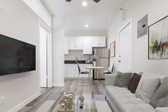 4th Street Apartments in Los Angeles, CA - Foto de edificio - Building Photo