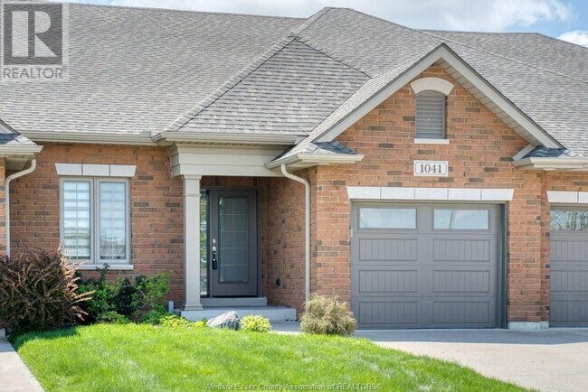 1041 Branoff St in Lasalle, ON - Building Photo - Building Photo
