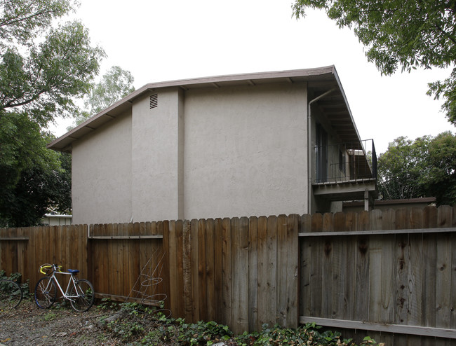 1411 Drake Dr in Davis, CA - Building Photo - Building Photo