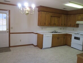 2010 Essex Dr in Sumter, SC - Building Photo - Building Photo