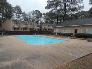 1209 Huntsman Ct in Fayetteville, NC - Building Photo - Building Photo