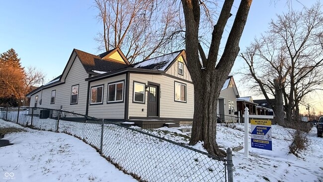 property at 1835 Applegate St