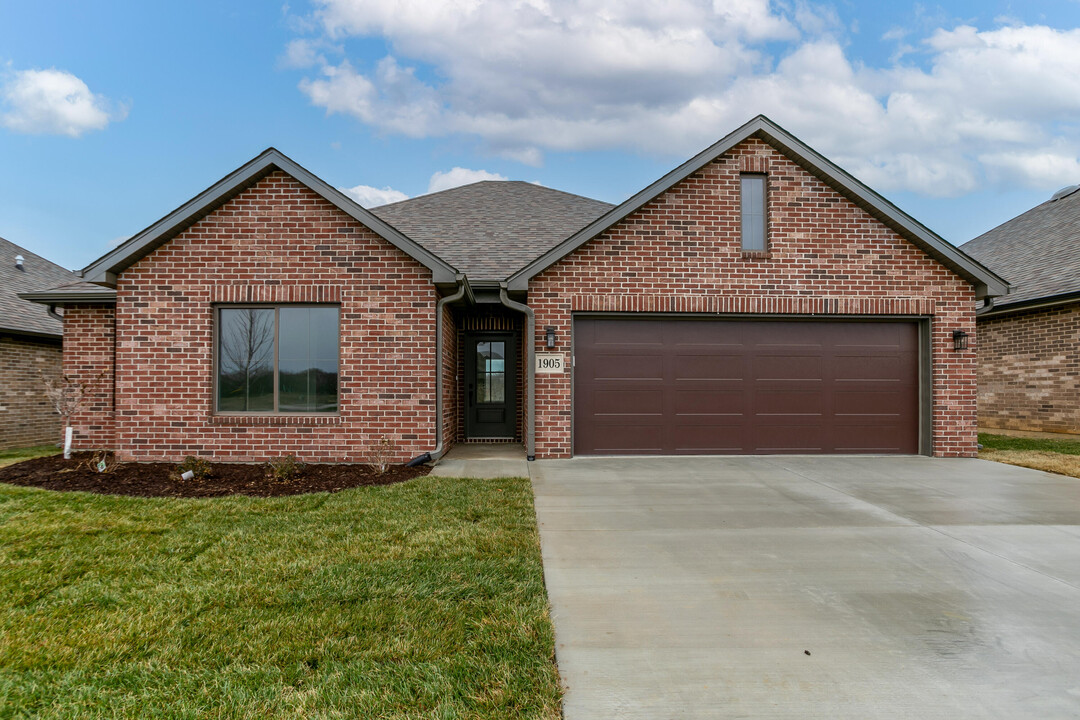 1905 Wes Milligan Ln in Columbia, MO - Building Photo