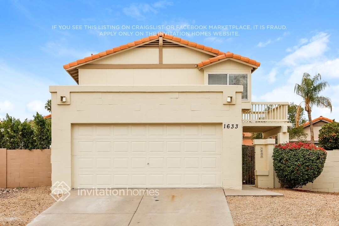 1633 E Wagoner Rd in Phoenix, AZ - Building Photo