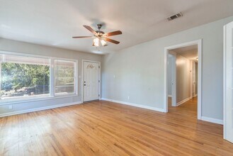 3302 Hemlock Ave in Austin, TX - Building Photo - Building Photo