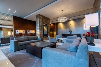 655 W Irving Park Rd, Unit 604 in Chicago, IL - Building Photo - Building Photo