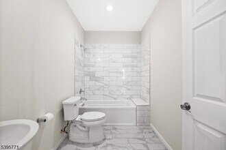 176 Union Ave in Rutherford, NJ - Building Photo - Building Photo