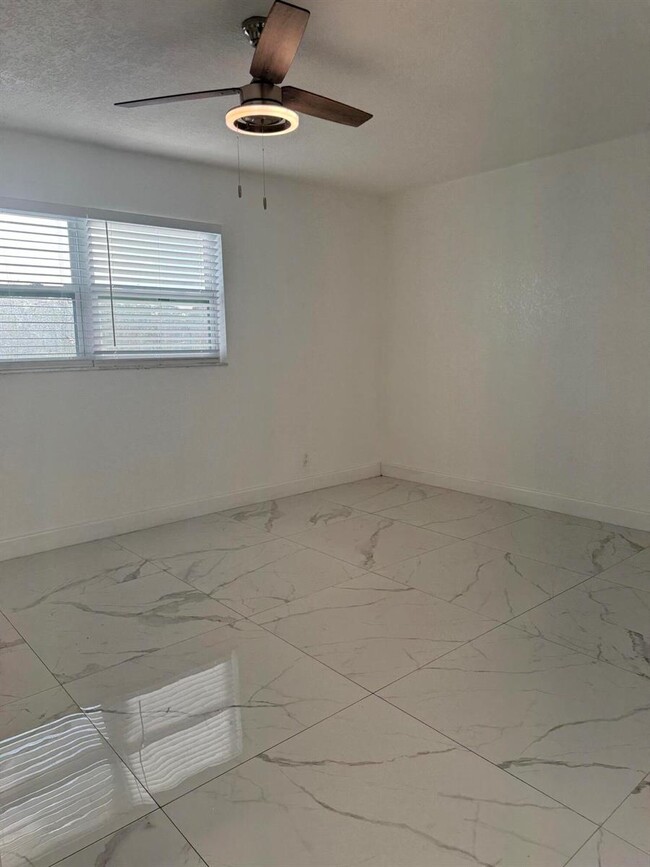 4160 NW 21st St, Unit 246-1 in Lauderhill, FL - Building Photo - Building Photo