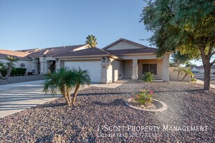 6677 W Acapulco Ln in Glendale, AZ - Building Photo