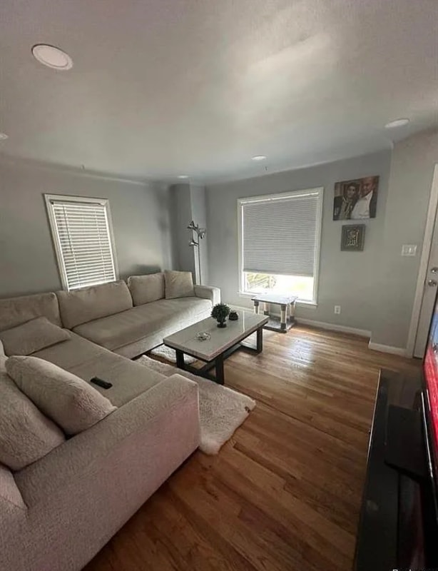 24620 Stanford St in Dearborn Heights, MI - Foto de edificio - Building Photo