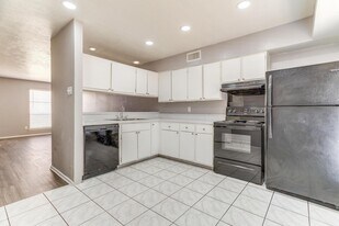 Vista Buena Apartments in Dallas, TX - Building Photo