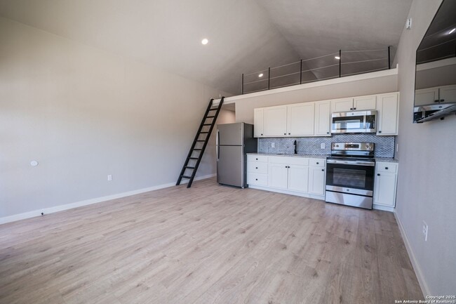 1225 Texas in Spring Branch, TX - Building Photo - Building Photo