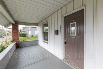 1000 Clarendon Ave SW in Canton, OH - Building Photo - Building Photo