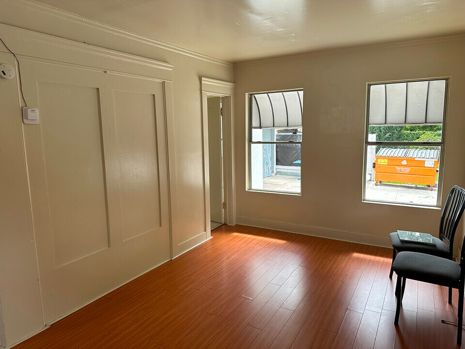 1002 Virginia Pl in Glendale, CA - Building Photo
