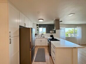 604 E Orange Grove Ave in Burbank, CA - Foto de edificio - Building Photo