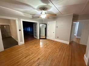 96 E Broadway, Unit A in Derry, NH - Foto de edificio - Building Photo