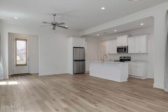 211 Alpine Dr in Lafayette, LA - Building Photo - Building Photo