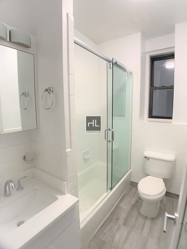 EAST 46 STREET in New York, NY - Building Photo - Building Photo