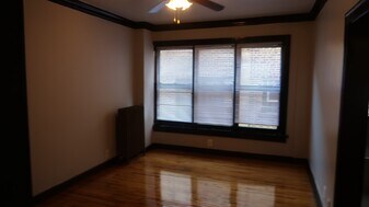 846 W Montrose Ave in Chicago, IL - Building Photo