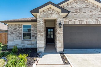 3302 Garner Ln in Texas City, TX - Building Photo - Building Photo