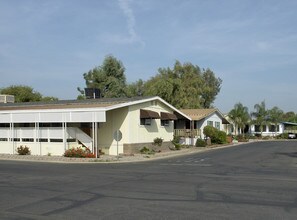 The Willows Mobile Home Park in Fresno, CA - Foto de edificio - Building Photo