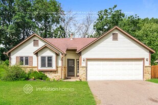 1609 Lakewood Dr N in Maplewood, MN - Building Photo