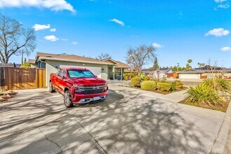 5825 Laguna Seca Way in San Jose, CA - Foto de edificio - Building Photo