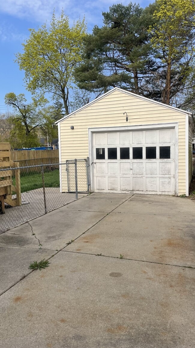 2528 Forest Ave in Lansing, MI - Building Photo - Building Photo
