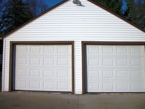 214 Oak St in Slinger, WI - Building Photo - Building Photo