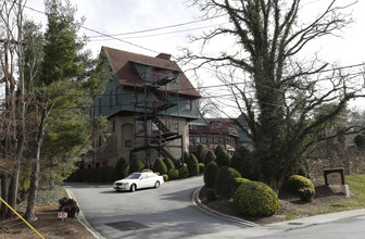 Manor Inn in Asheville, NC - Building Photo - Building Photo