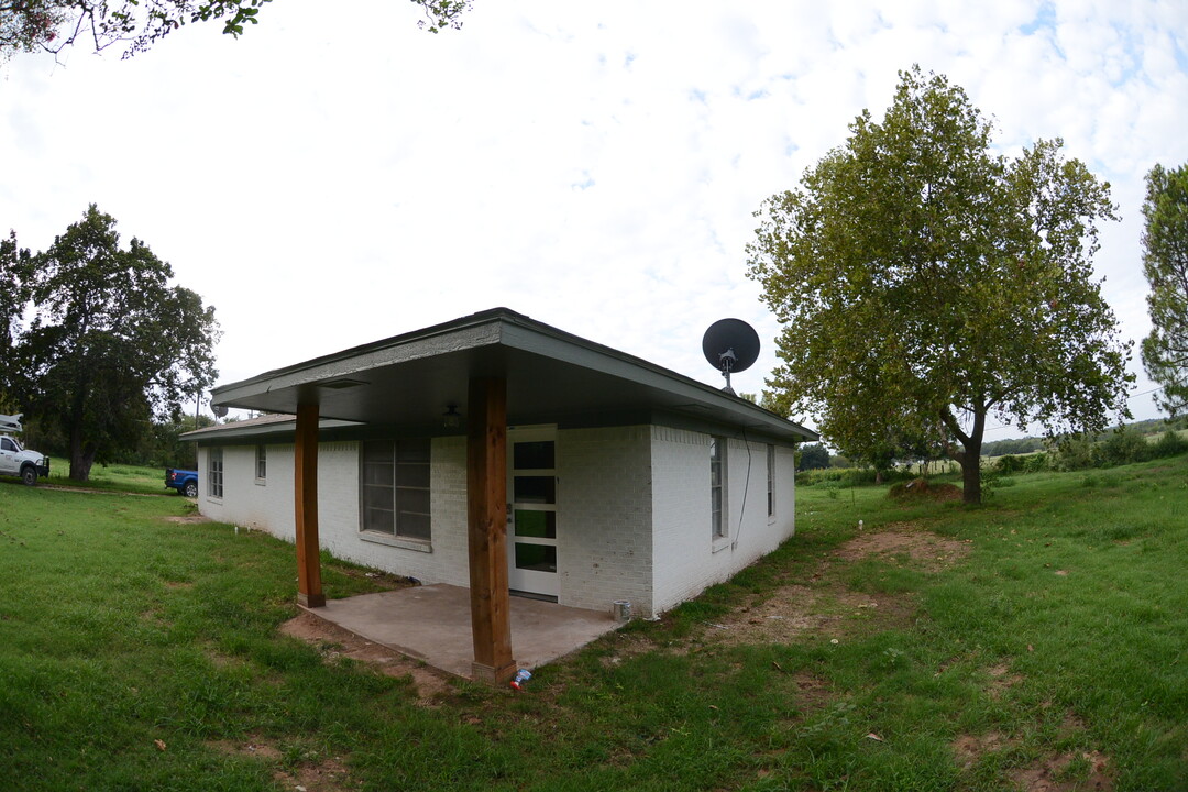 5283 Carpenters Bluff Rd in Denison, TX - Building Photo