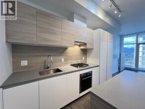 652 Whiting Way in Coquitlam, BC - Building Photo - Building Photo