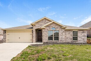 221 Jennie Marie Cir in Ferris, TX - Building Photo