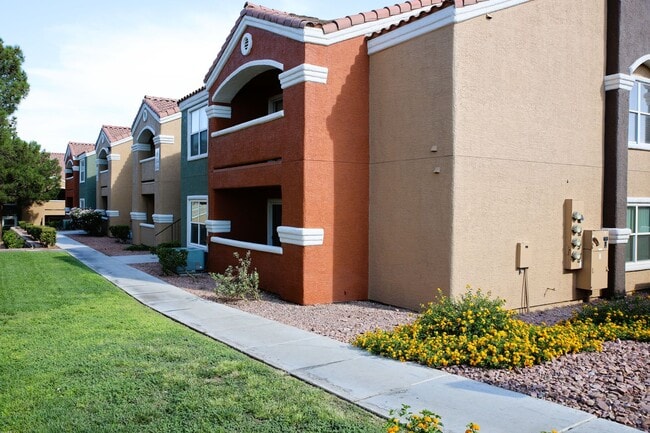 8101 W Flamingo Rd in Las Vegas, NV - Building Photo - Building Photo