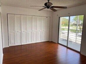 317 Dorset H in Boca Raton, FL - Foto de edificio - Building Photo